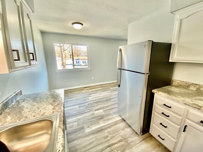 Building Photo - 1902 S Claremont Ave