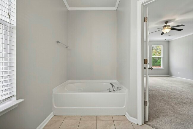 Building Photo - 194 Cypress Forest Dr