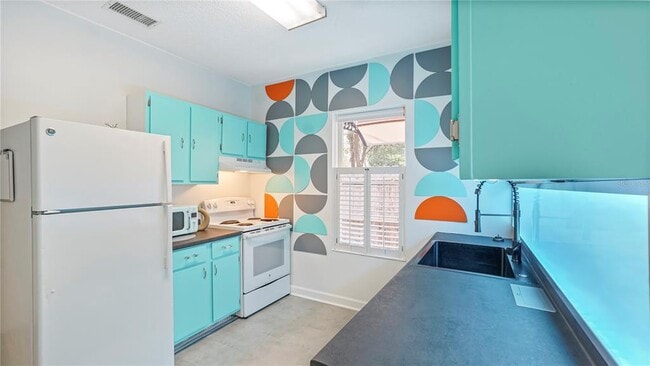 Building Photo - 2506 Formosa Ave