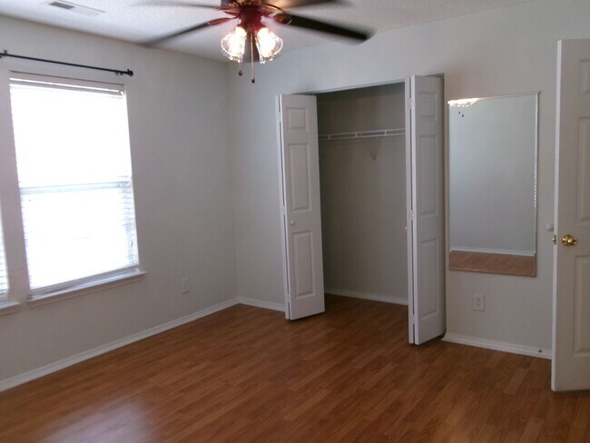 Building Photo - 3 bedroom, 2.5 bath home located in Bellegrove Preserve