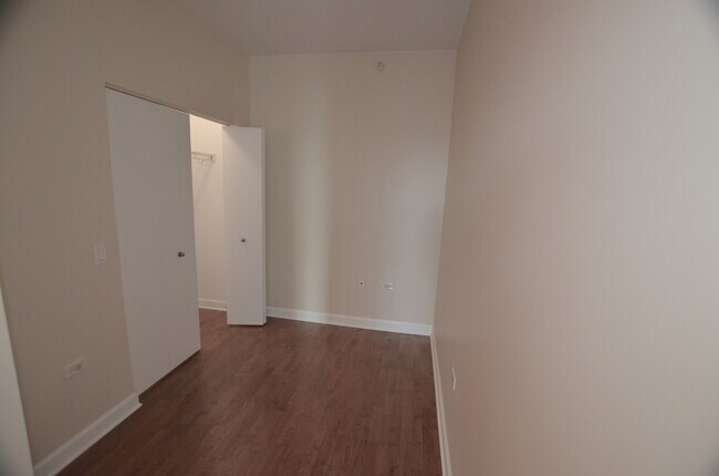 Building Photo - 1629 S Prairie Ave