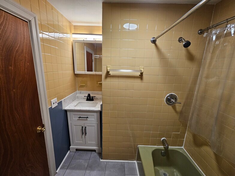 Building Photo - 517 Salmon Falls Rd