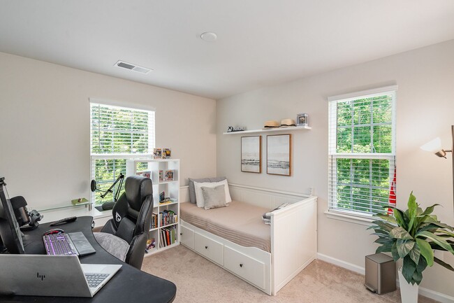 Building Photo - Premier End-Unit Townhome in Valley Run: A...