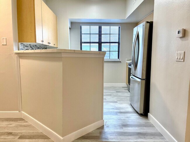 Building Photo - Come see this modern, elegant condo in Celebration!