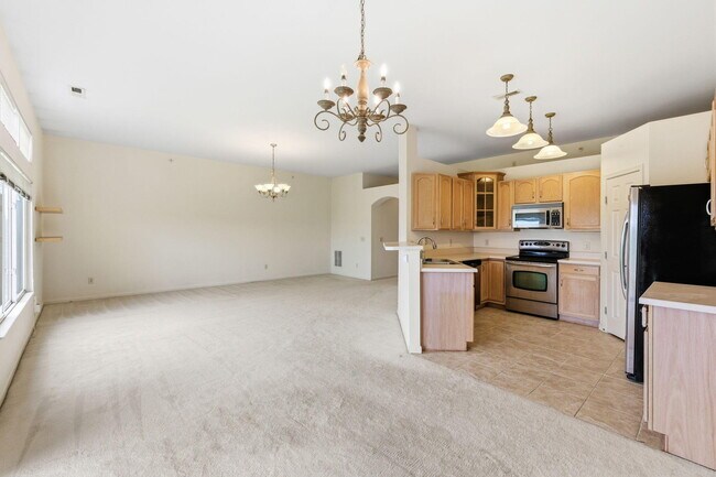 Building Photo - 323 Skyview Ct