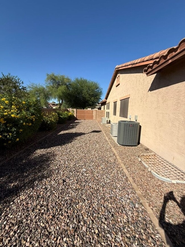 Building Photo - Beautiful 6 Bedroom - 4 Bath w/Private Pool & Basement - Chandler