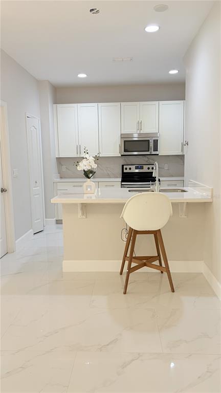 Building Photo - 13565 Fountainbleau Dr