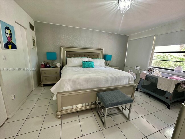 Building Photo - 6712 SW 114th Ave