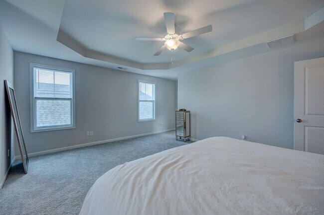 Building Photo - Luxurious 3 bedrooms 2.5 bath home in Northern Lights.