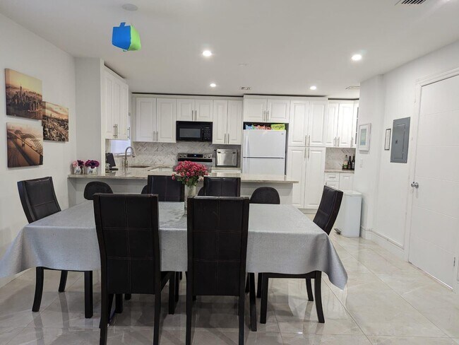 Building Photo - 7710 Lago Del Mar Dr