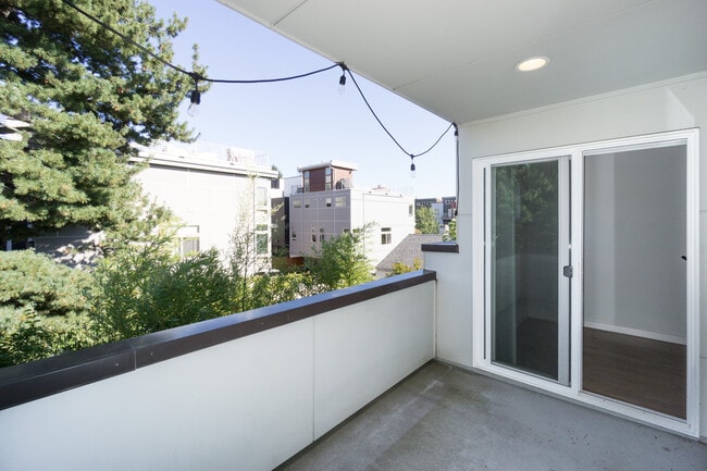 Building Photo - 328 NW 41st St