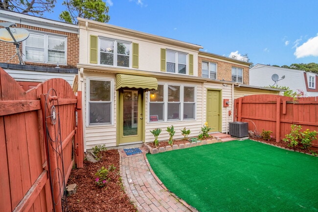 Building Photo - 5213 Clover Hill Dr