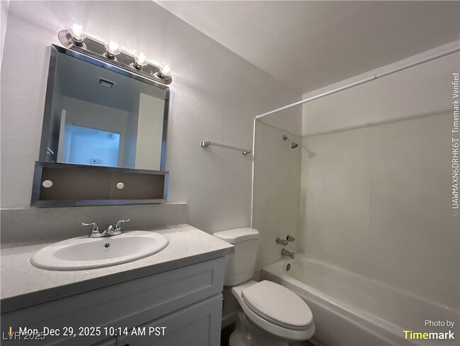 Building Photo - 4467 Pinegrove St