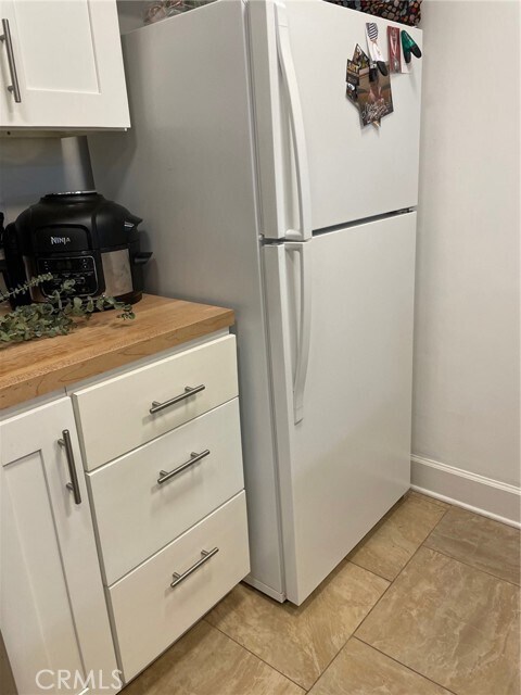 Building Photo - 225 N Rose St