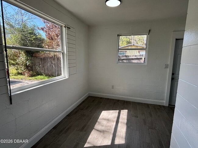 Building Photo - 93 Ford St