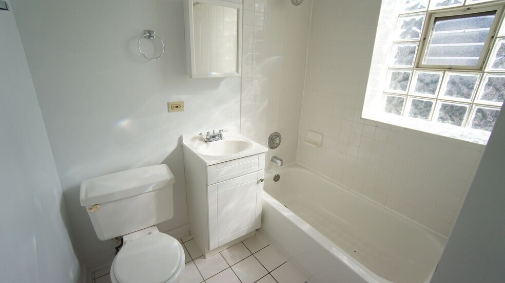 Building Photo - 1840 N Humboldt Blvd