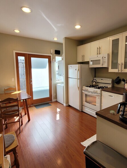 Kitchen - 1814 Arizona Ave