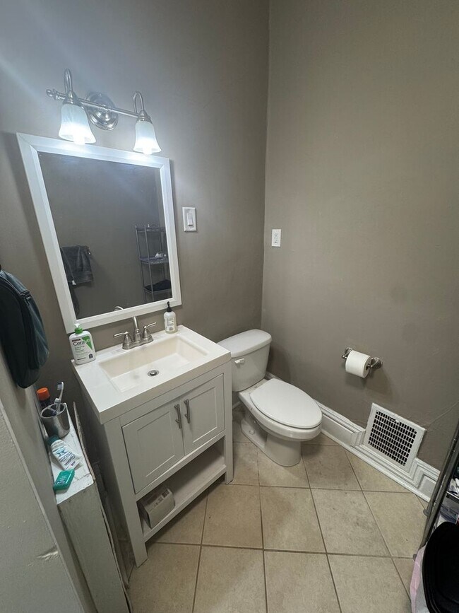 Building Photo - 5498 Hays Street