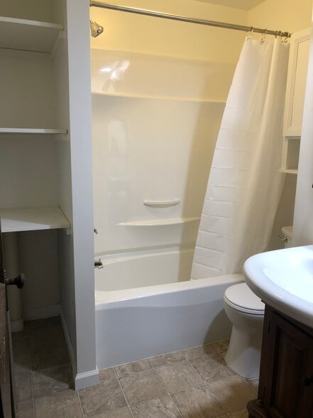 Building Photo - 728 W 3rd St