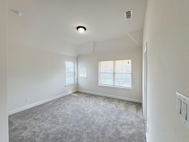 Building Photo - 7952 Ashwood Ln