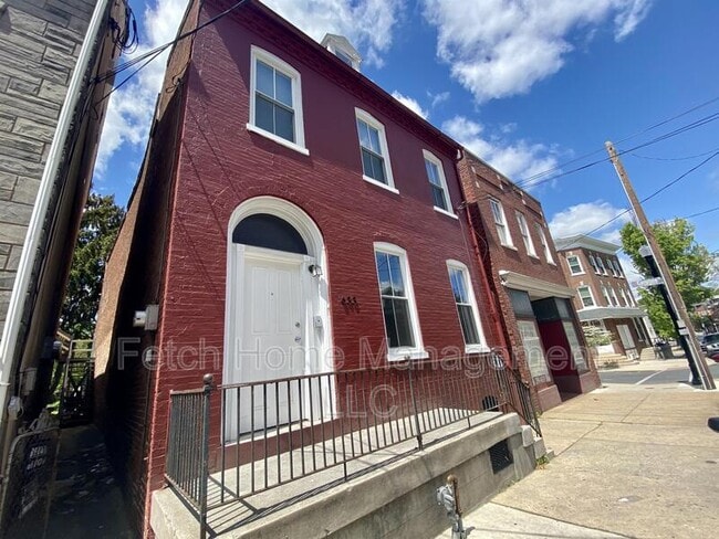 Building Photo - 633 Manor St