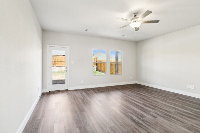Building Photo - 2113 Gustavus Dr