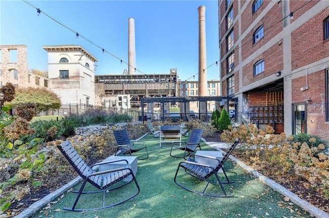 Building Photo - 170 Boulevard SE