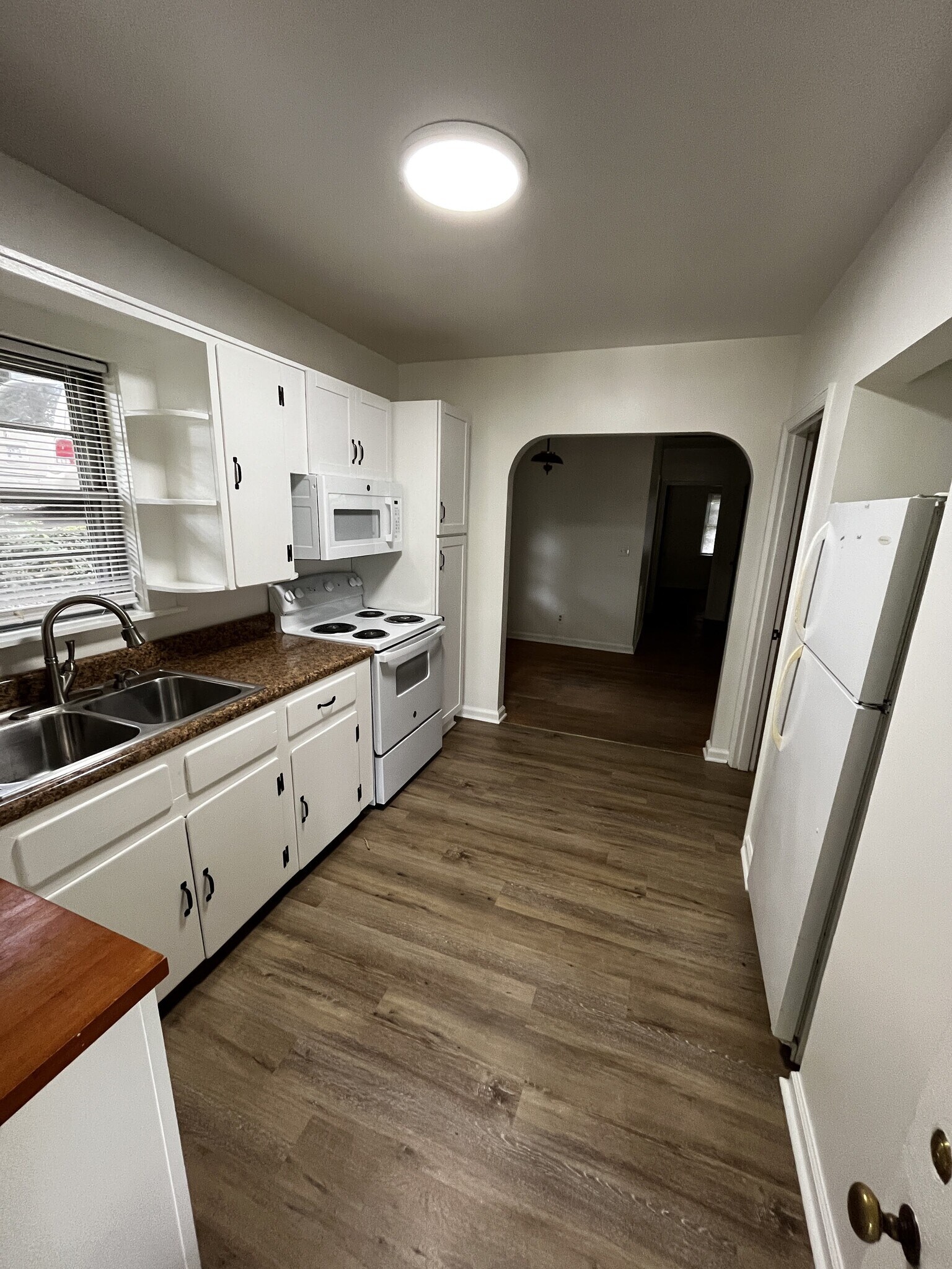 Building Photo - 5025 Sunnyside Ave