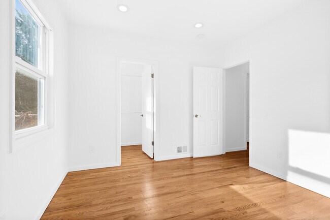 Building Photo - 43 Howe Ave