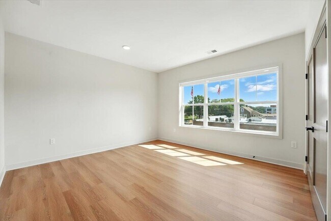 Building Photo - 440 NORTH Ave E