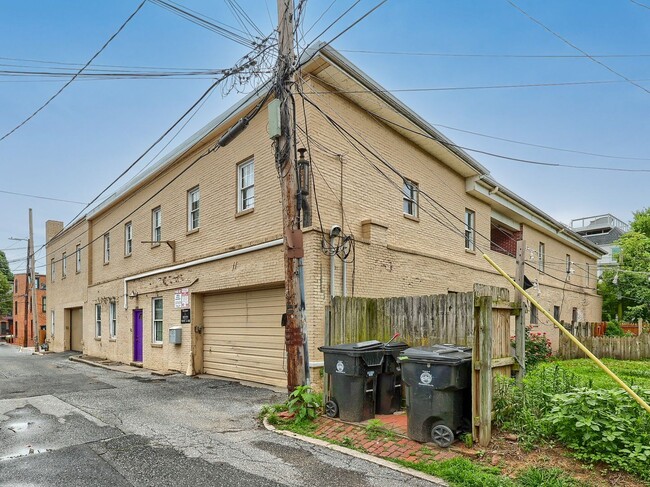 Building Photo - 1416 Lawton St