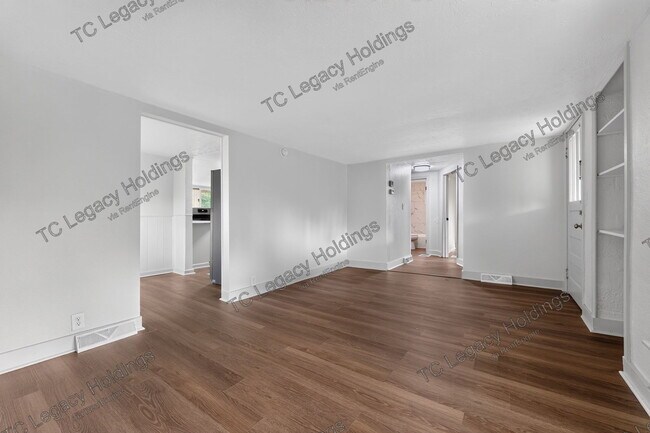 Building Photo - 649 Maple St
