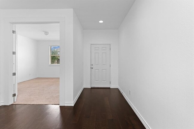 Building Photo - 208 Magna Ln