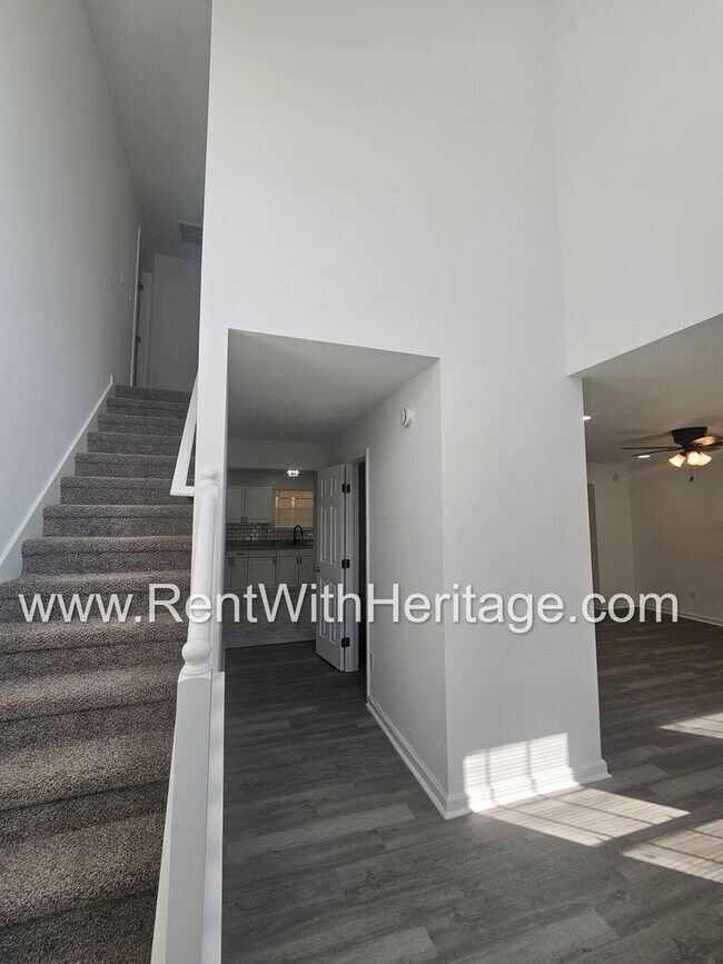 Building Photo - Gorgeous 3bd/ 2.5 bath Home in Popular Nat...