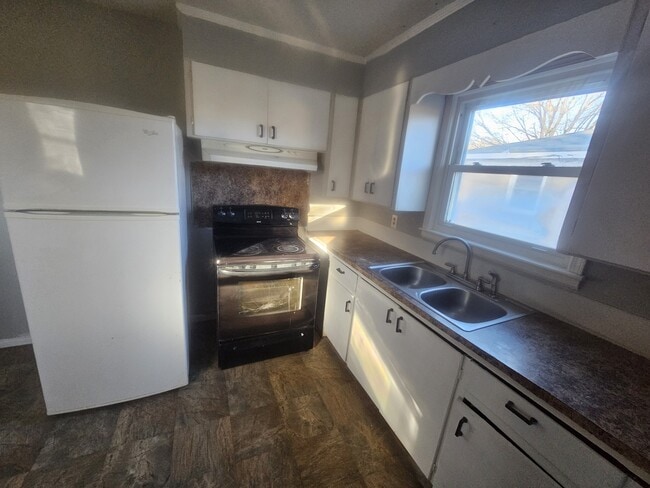 Building Photo - 307 Best St