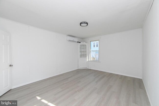 Building Photo - 1112 Collings Ave
