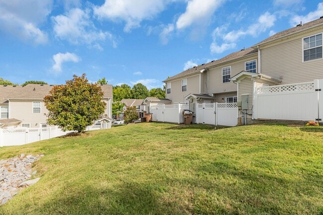 Building Photo - Townhome close to Brentwood and Antioch -A...