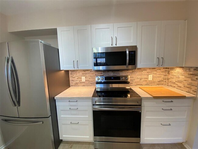 Building Photo - 1202 Thorpe Ln