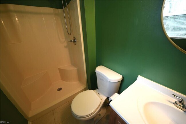 Building Photo - 1549 River Creek Crescent