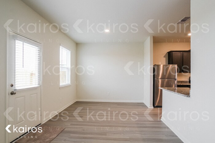 Building Photo - 5602 Sapphire Lagoon Rd