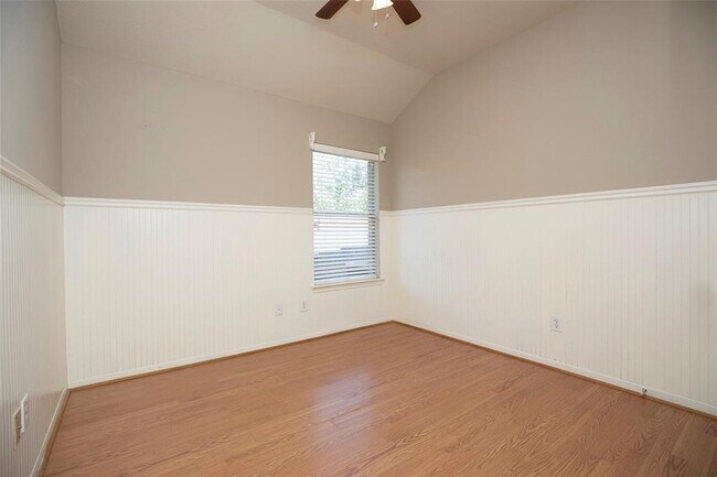 Building Photo - 10511 Saratoga Square