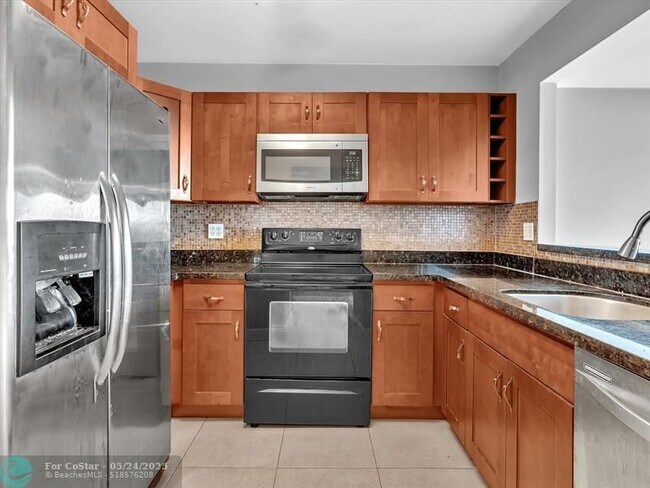 Building Photo - 20379 W Country Club Dr