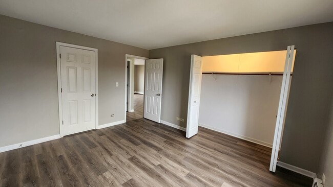 Building Photo - 400 Echo Ln