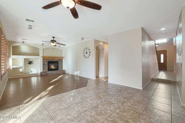 Building Photo - Beautiful 5 bedroom w/pool!