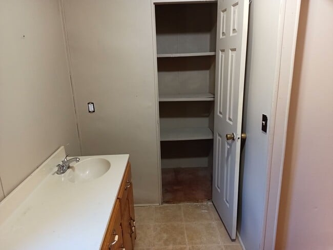 Building Photo - 231 Melody Ln