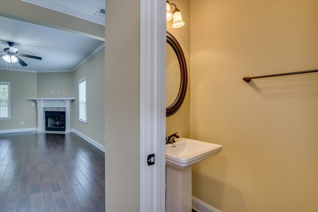 Building Photo - 4 Bedroom 2.5 Bath in Crawford Creek