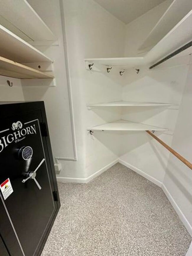 Building Photo - 212 Kings Lynn