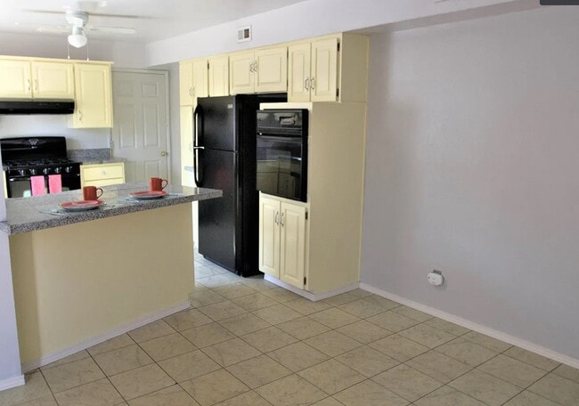 Building Photo - 1404 Rhode Island St NE