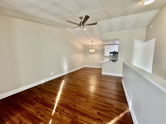 Building Photo - One Bedroom Renovated Condo at Plantation Point!