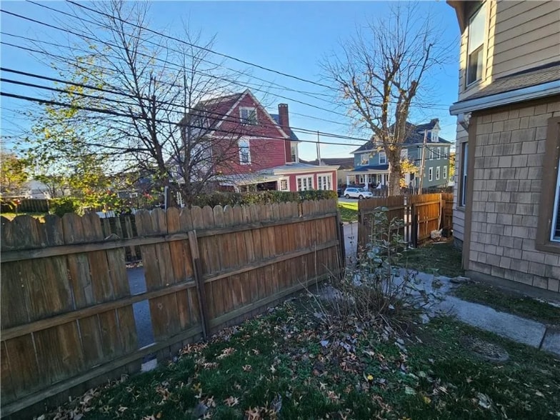 Building Photo - 19 Eagle St